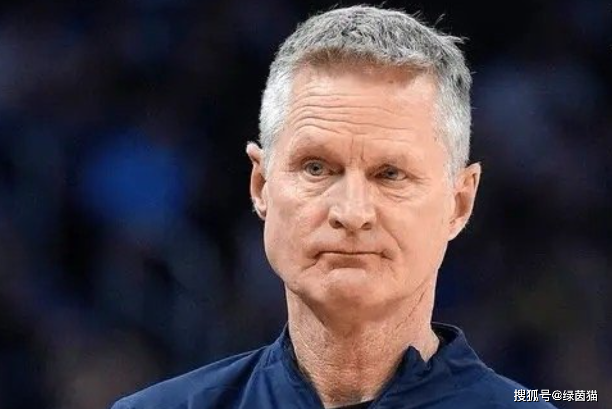 包含波尔图训练开放日；集结日调整名单引欢呼；CBA季后赛在即；轮换策略成焦点的词条