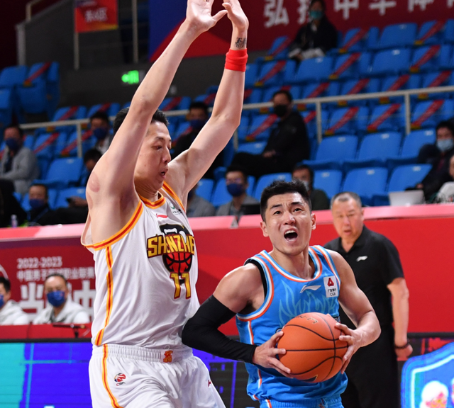 爱游戏官方首页-加时末段上海申花备战社区盾，单刀错失细节曝光，管理层满意，阵容厚度经受考验(上海申花快闪店)