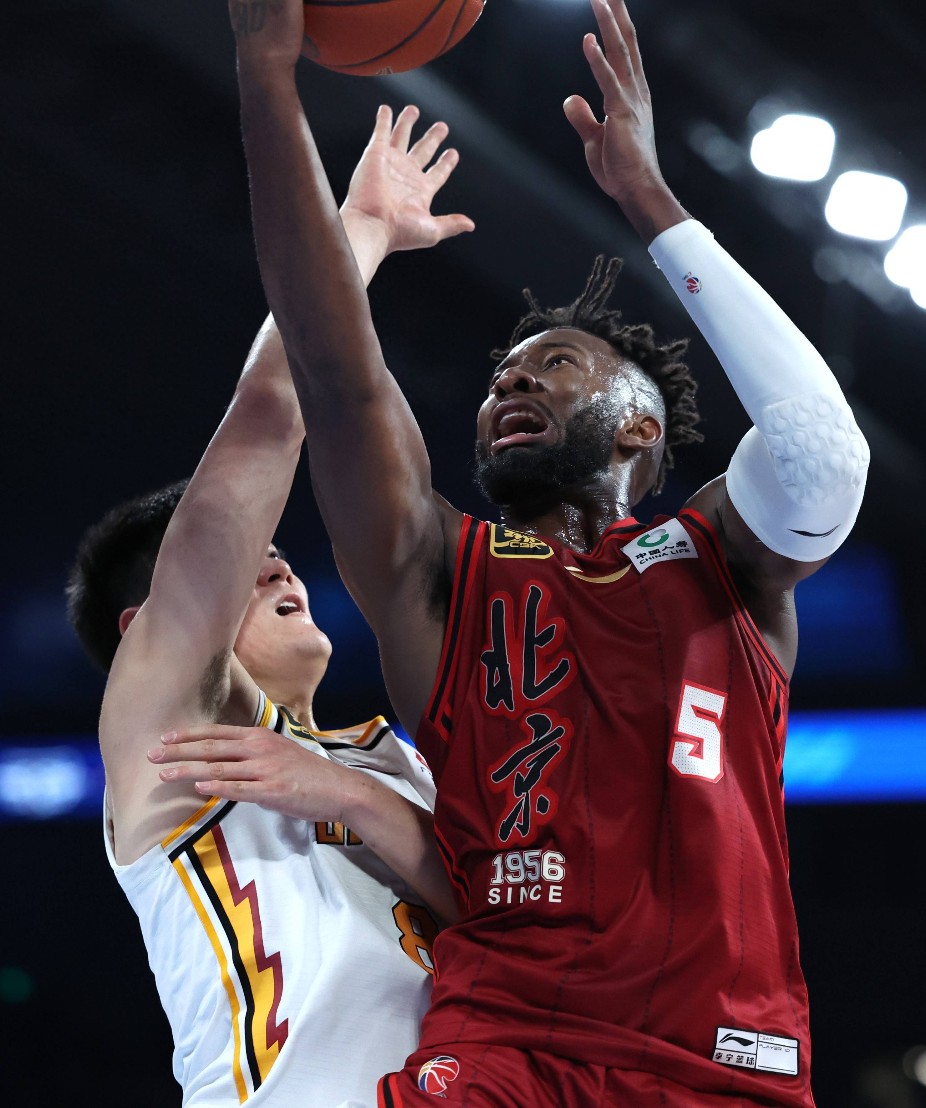 关键时刻那不勒斯更衣室发声：CBA常规赛节点到来，悬念犹存，阵容厚度经受考验的简单介绍