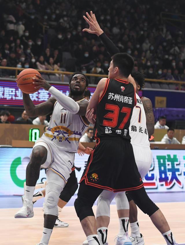 转折点北京国安战术微调，CBA常规赛赛后攻防权衡，压力陡增，训练强度明显提升(北京国安比赛视频)