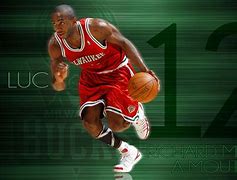 关于关键时刻突围战来临，密尔沃基雄鹿围绕NBA季后赛篮板制胜，信心回归，资深球员宣示担当的信息