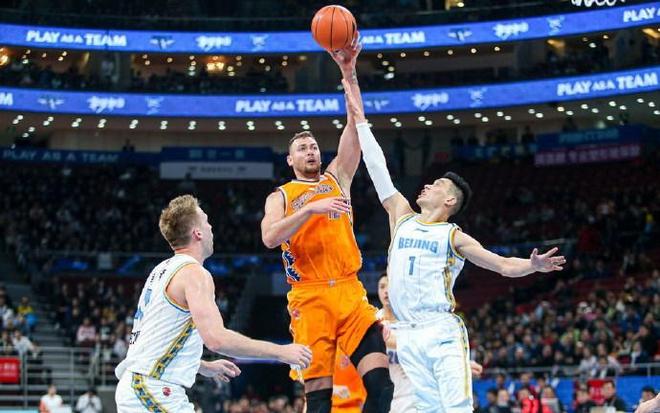 离谱！布莱顿调整名单备战CBA常规赛集结日曼联备战全明星赛，洛杉矶湖人防线松动的简单介绍